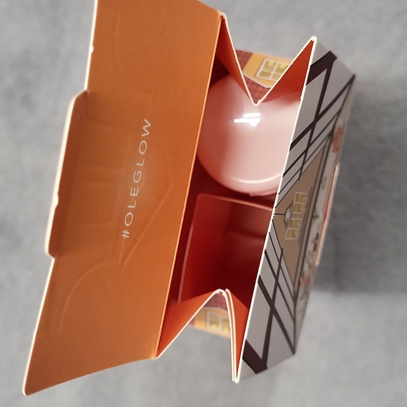 NIB Ole Henriksen Stay In Touch Restorative Hand Creme (Hygge Hotel) - Picture 5 of 11